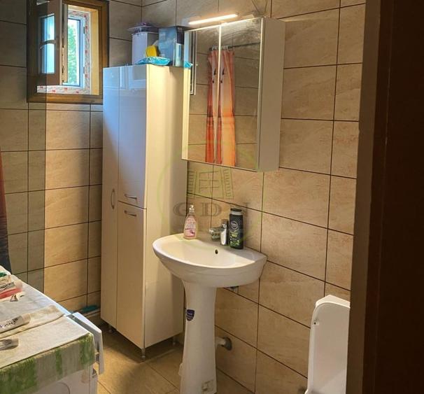 Casă individuală cu 5 camere cu Canalizare în Craiovița Nouă