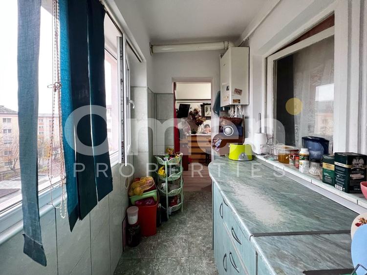 Apartament cu 3 camere decomandat, mobilat în Central