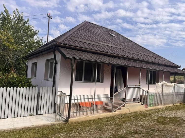Casă cu 2 camere cu Teren 2200 Mp în Domnin