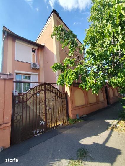Casă cu 6 camere cu Canalizare în Chitila