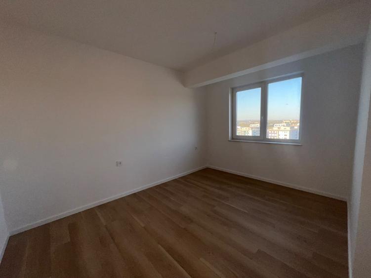 Apartament cu 3 camere semidecomandat în Florești