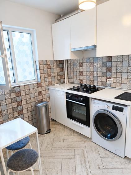Apartament cu 3 camere decomandat, mobilat în Tineretului