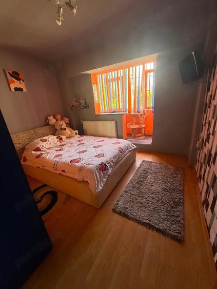 Apartament cu 3 camere decomandat în Buzaului