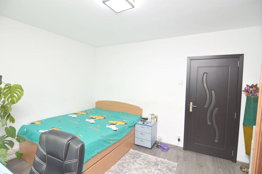 Apartament cu 3 camere decomandat în Rahova