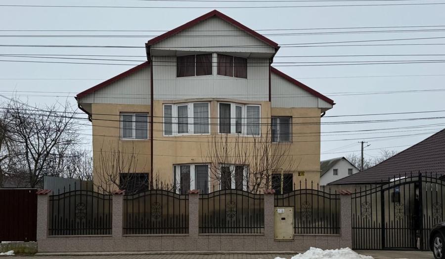 Casă cu 7 camere cu Teren 1267 Mp în Cioranii de Jos