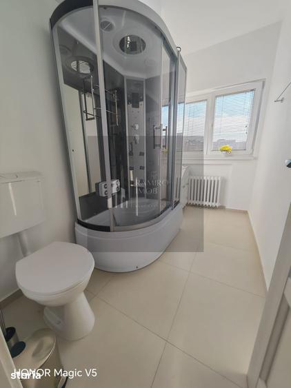 Apartament cu 5 camere în Centrul Civic