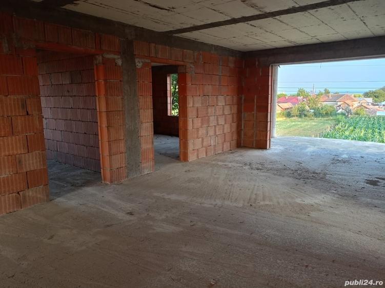 Casă cu 4 camere cu Teren 1200 Mp în Corabia