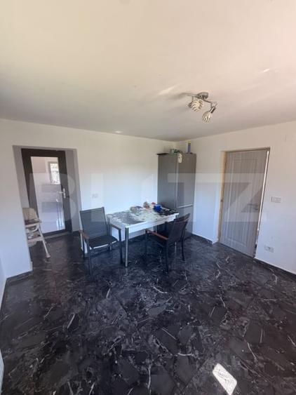 Casă individuală cu 5 camere cu Teren 3600 Mp în Periferie