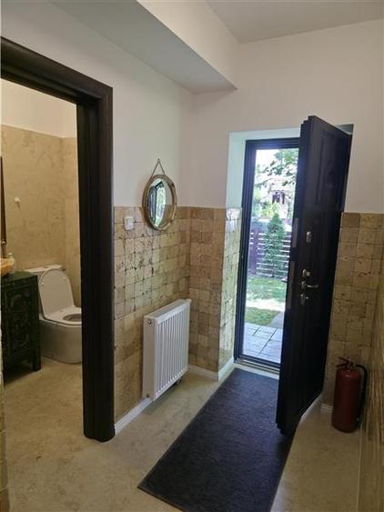Duplex cu 4 camere cu Canalizare în 1 Decembrie