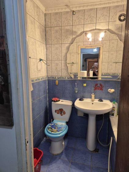 Apartament cu 3 camere semidecomandat în Drumul Găzarului