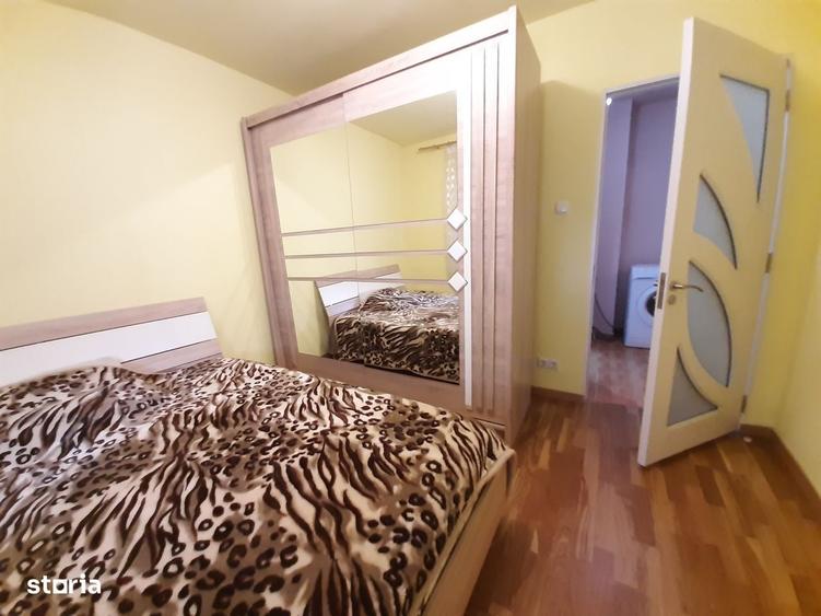 Apartament cu 3 camere semidecomandat în Micro 16