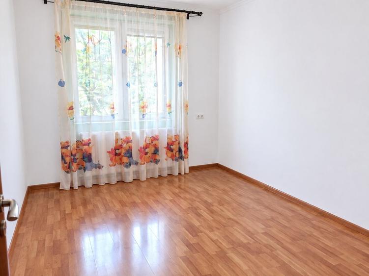 Apartament cu 3 camere în Astra