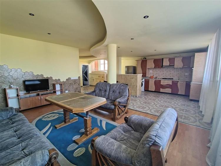 Apartament cu 3 camere, Centru, 3c-4337 - 1