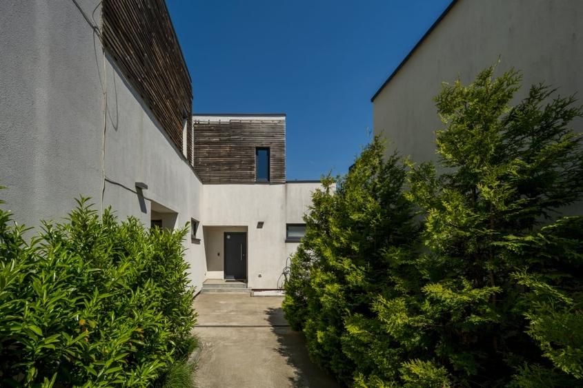 Duplex cu 4 camere cu Teren 302 Mp în Odăi