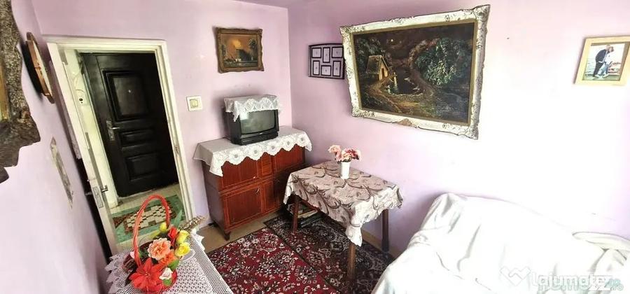 Apartament cu 3 camere semidecomandat în Km 4