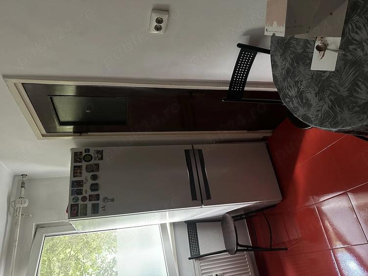 Apartament cu 3 camere semidecomandat în Ghencea