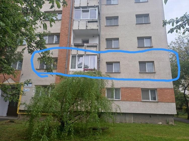 Apartament cu 3 camere decomandat, mobilat în Simeria