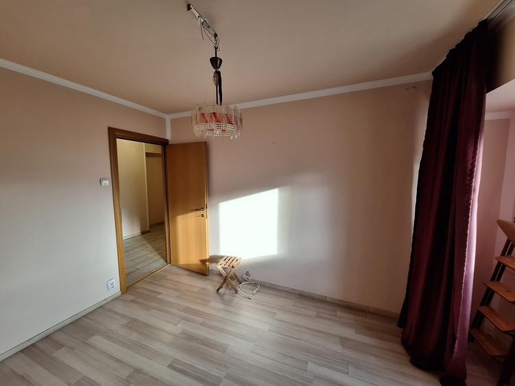 Apartament cu 3 camere decomandat în Colentina