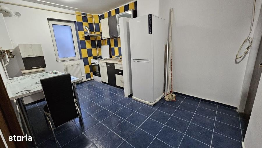 Apartament cu 3 camere semidecomandat în Central