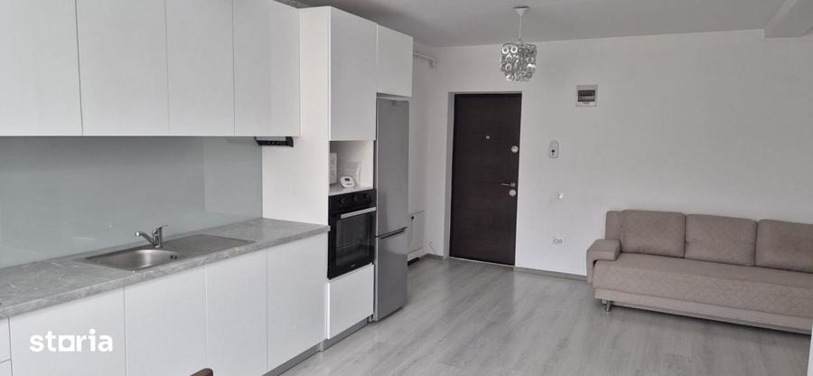 Apartament cu 3 camere semidecomandat în Florești