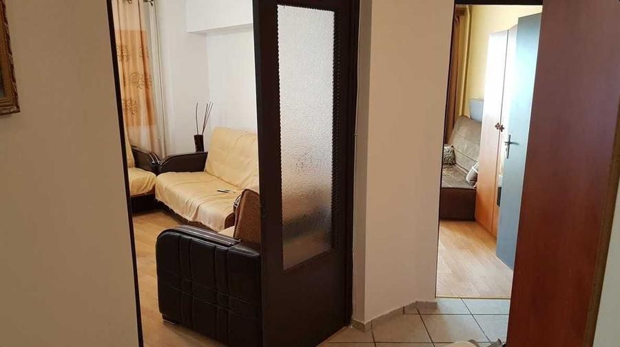 Apartament cu 3 camere decomandat în Crângași