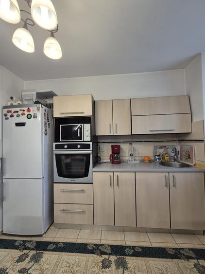 Apartament cu 3 camere decomandat în Nicolina
