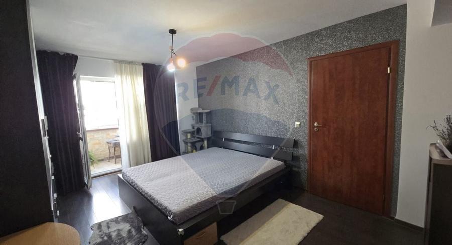 Apartament cu 3 camere decomandat, mobilat în Est