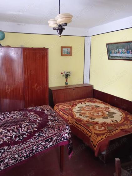 Casă cu 4 camere cu Teren 2200 Mp în Brăești