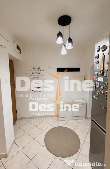 Apartament cu 3 camere semidecomandat în Donici