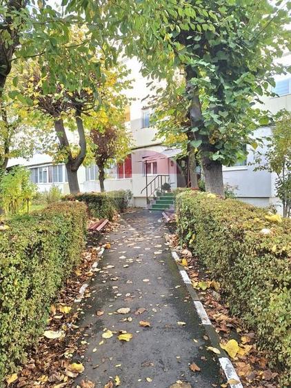Apartament cu 3 camere decomandat, mobilat în Central
