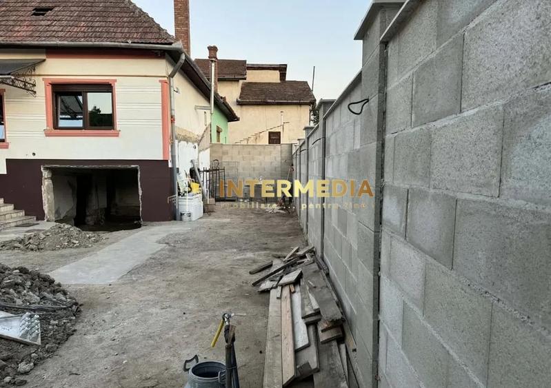 Casă individuală cu 4 camere cu Canalizare în Central