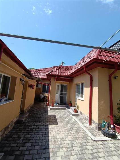 Casă individuală cu 4 camere cu Canalizare în Central