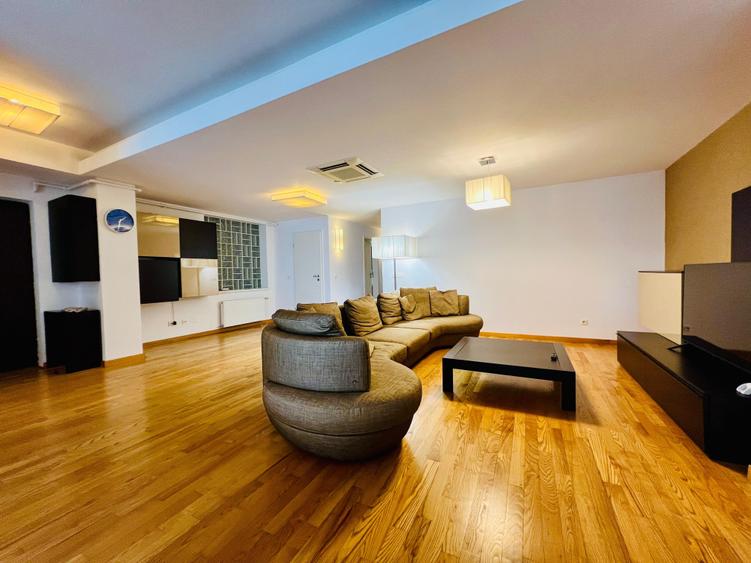 Apartament cu 3 camere semidecomandat, mobilat în P-ța Dorobanți
