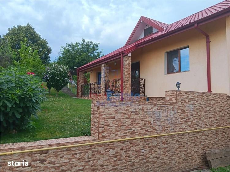 Casă cu 4 camere în Rediu