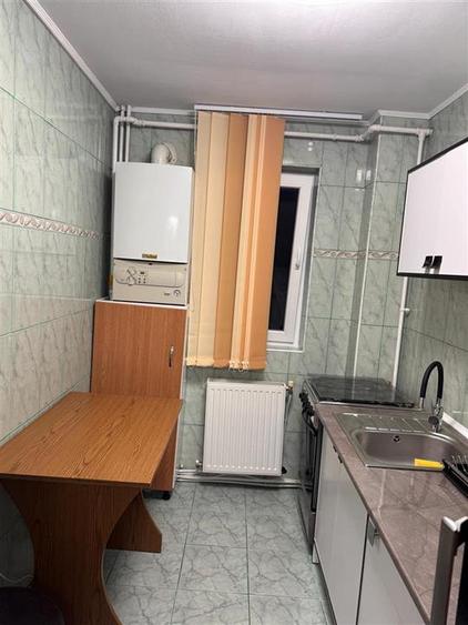 Apartament cu 2 camere semidecomandat în 9 Mai