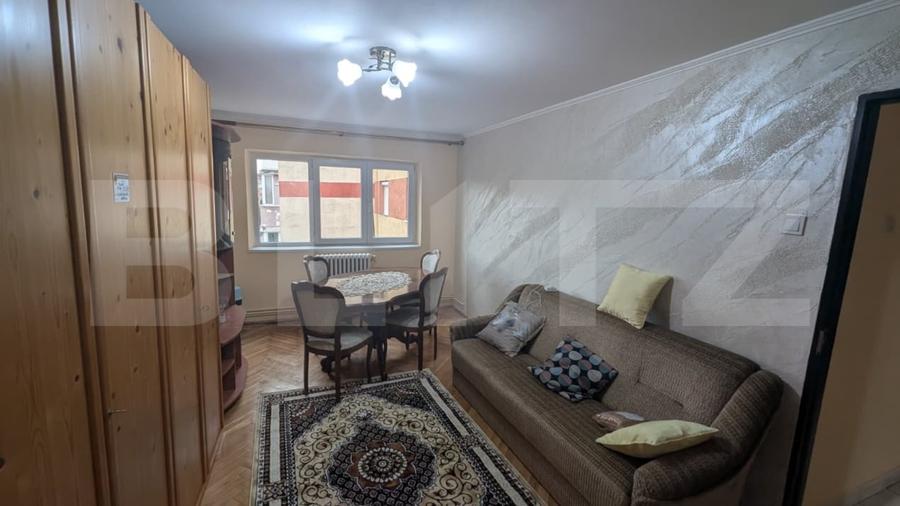Apartament cu 2 camere, decomandat, 55 mp, 2 bai, zona Cetate - 1