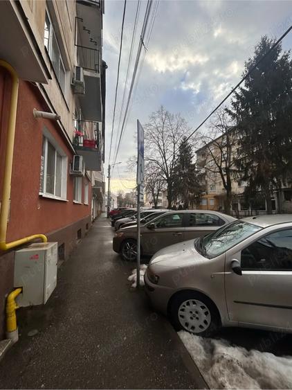 Apartament cu 3 camere semidecomandat în Central