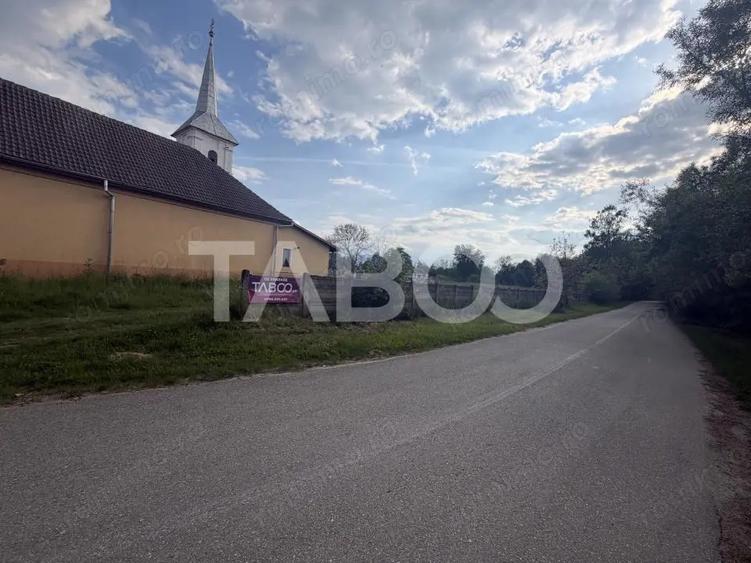 Teren de 2200 mp, în Săvăstreni