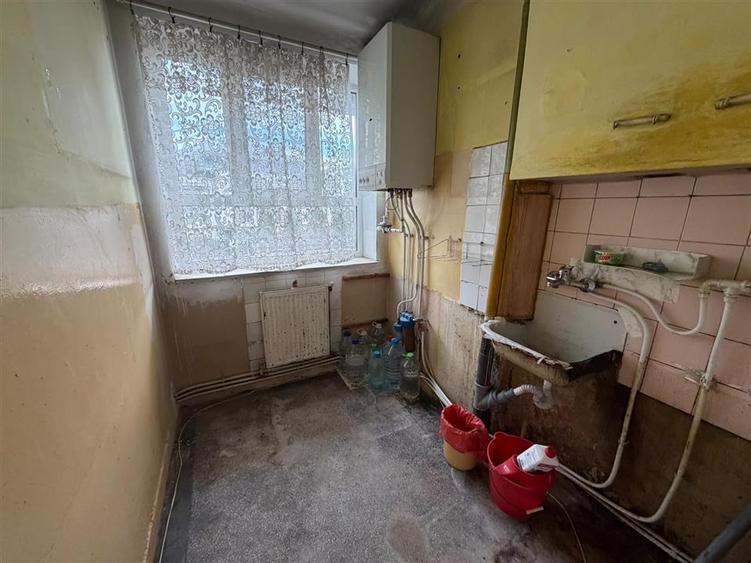 Apartament cu 2 camere nedecomandat în Energiei