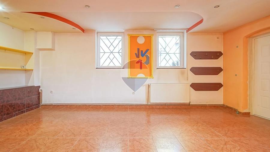 Apartament cu 2 camere semidecomandat în Centrul Civic
