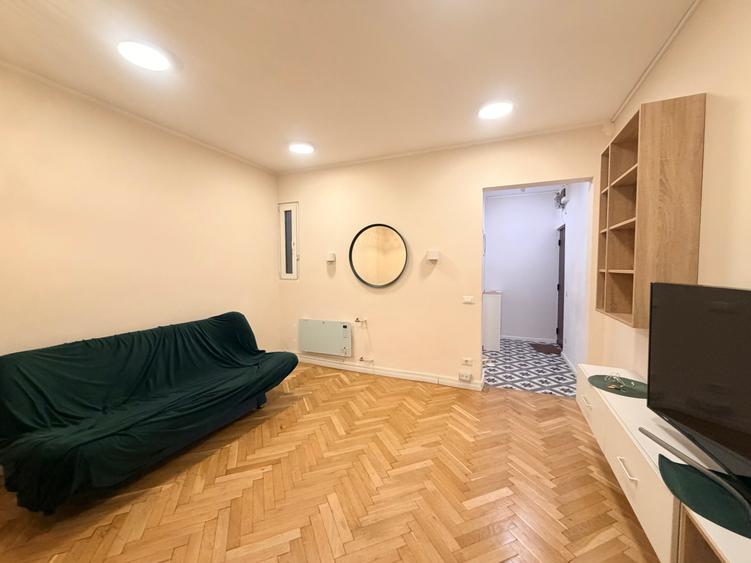 Apartament cu 2 camere semidecomandat în P-ța Victoriei