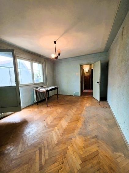 Apartament cu 3 camere semidecomandat în Tătărași
