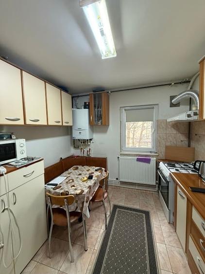 Apartament cu 4 camere decomandat în Km 4-5