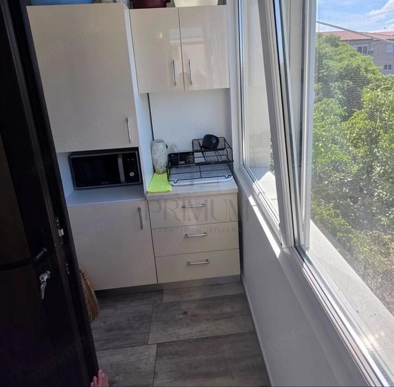 Apartament cu 3 camere decomandat în Girocului