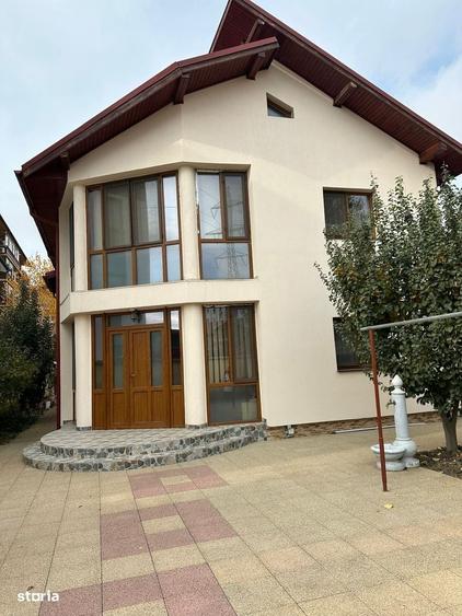 Casă cu 4 camere în Roșu