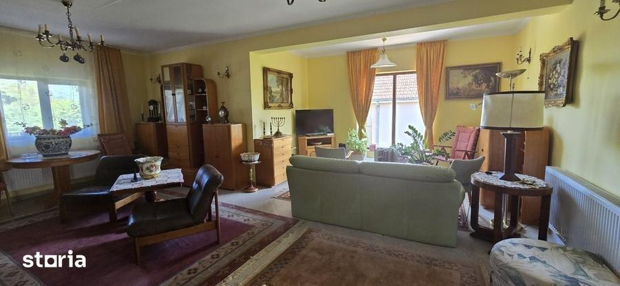 Casă cu 6 camere cu Teren 422 Mp în Sud