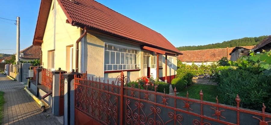 Casă individuală cu 5 camere cu Canalizare în Ciugud