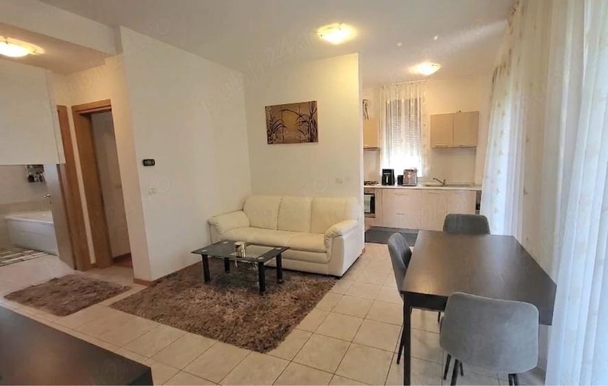 Apartament cu 3 camere semidecomandat în Exterior Vest