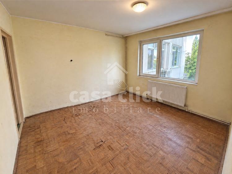 Apartament cu 2 camere circular în Micro 17