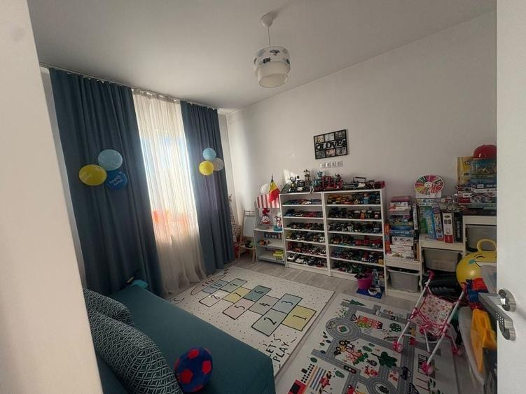 Apartament cu 3 camere decomandat în Breazu